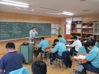 classroom_W320.JPG