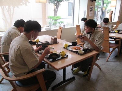 昼食　ホテル山水