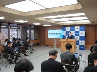 知事顔写真