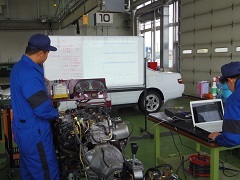 1Gベンチエンジン実習 AT.JPG