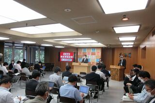 記者会見風景