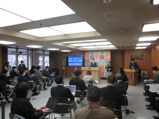 記者会見風景